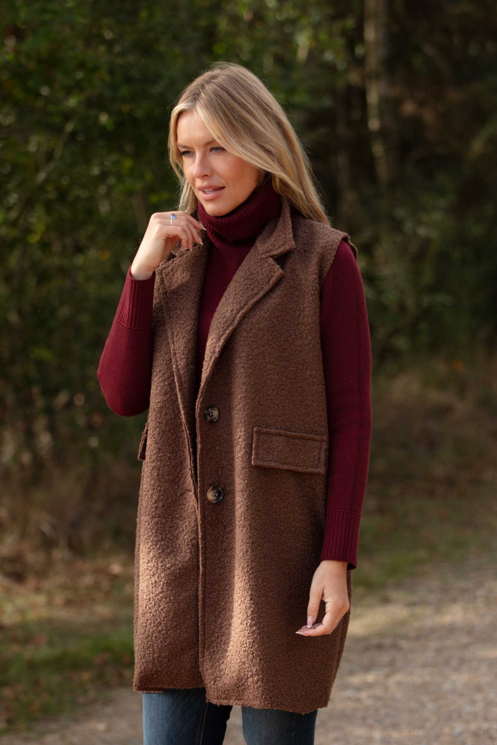 Long Boucle Gilet In Brown