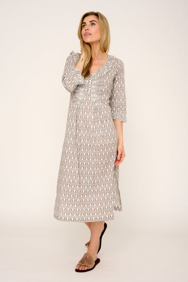 Cotton Karen 3/4 Sleeve Day Dress in Fresh Taupe & White